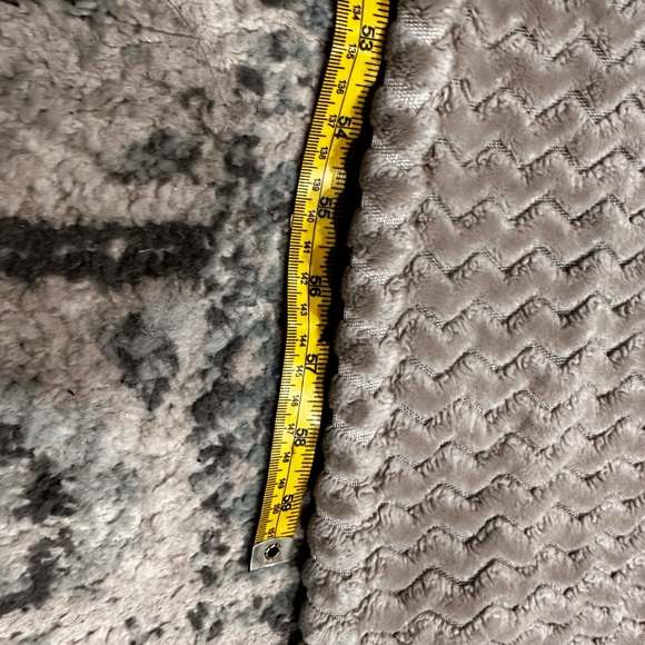 Beautiful and SUPER SOFT microfiber Plush mint green throw blanket - Picture 3 of 4